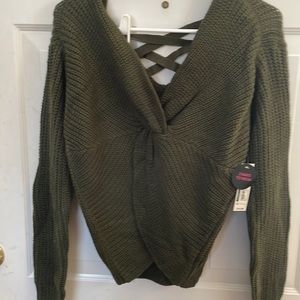 NWT Juniors Green Sweater